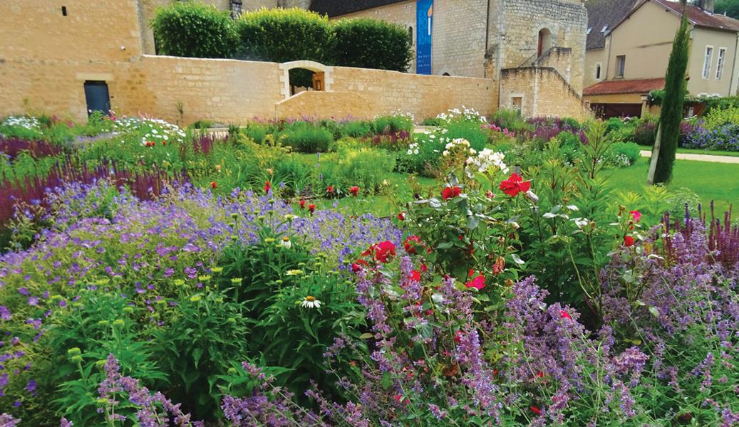 Saint-Benoît : Simplicité fleurie